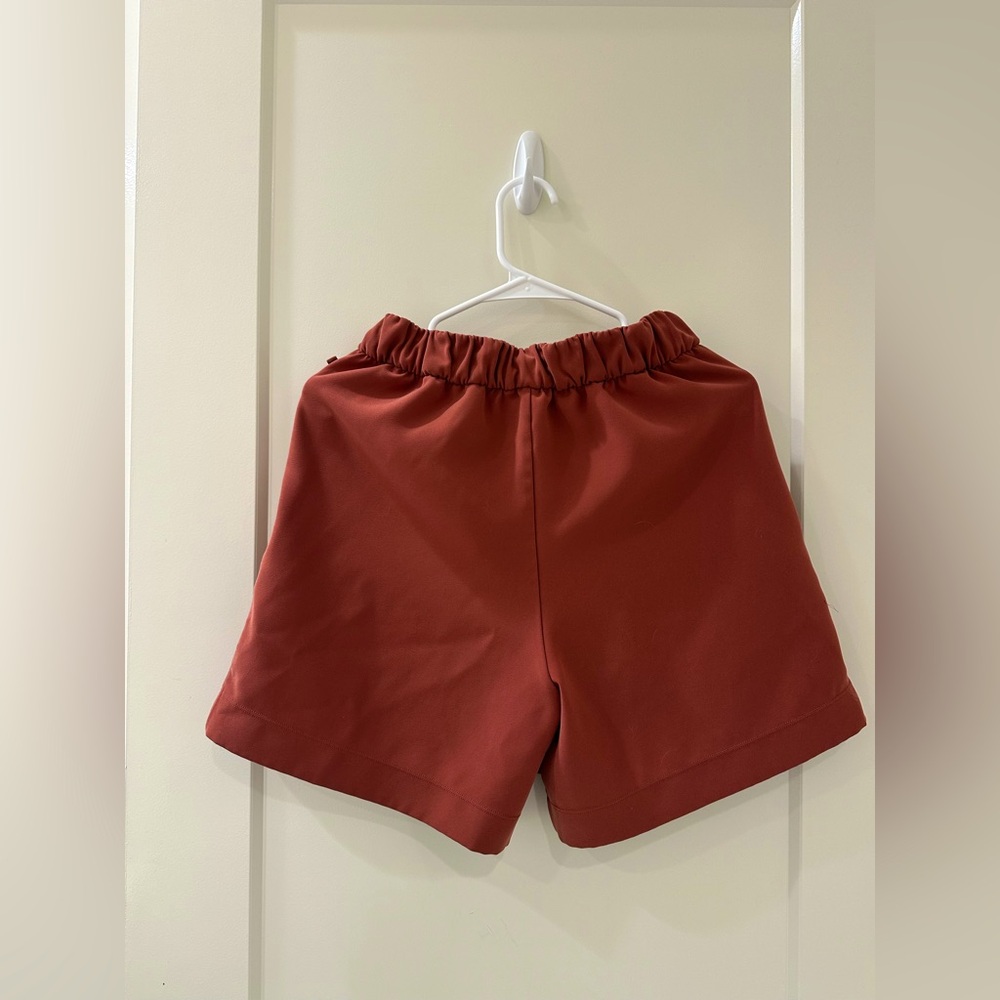 Lululemon Noir Short 5.5" - rusty clay - size 6 - Picture 6 of 6